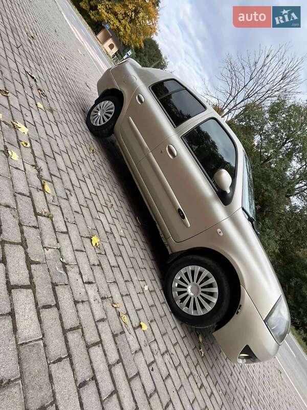 Седан Renault Clio 2007 в Красилове