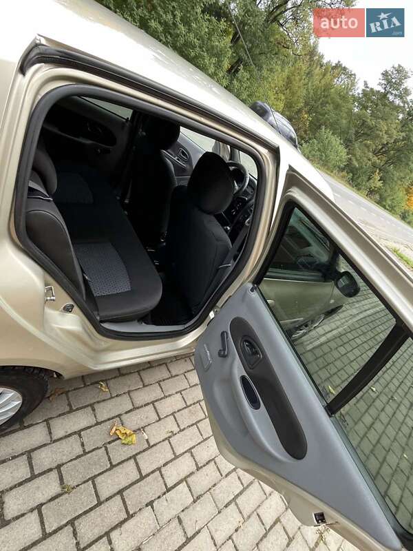 Седан Renault Clio 2007 в Красилове