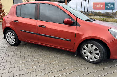 Хетчбек Renault Clio 2007 в 
