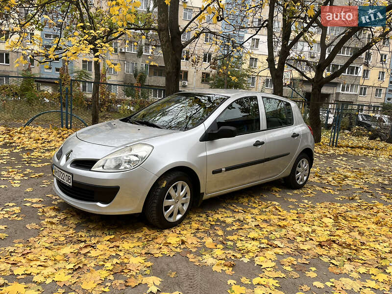 Хетчбек Renault Clio 2007 в 