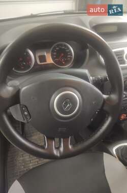 Хэтчбек Renault Clio 2012 в 