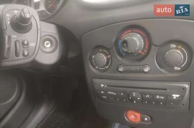Хэтчбек Renault Clio 2012 в 