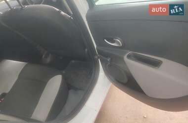 Хэтчбек Renault Clio 2012 в 