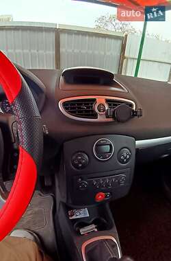 Хэтчбек Renault Clio 2006 в Никополе