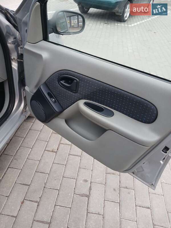 Седан Renault Clio 2005 в Виннице фото 3 Седан Renault Clio 2005 в Виннице