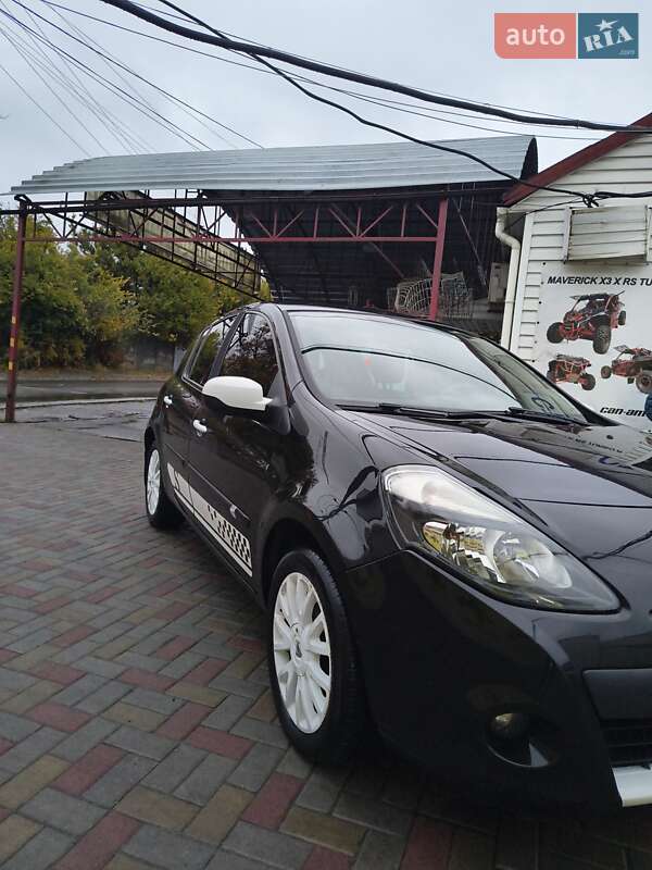 Хэтчбек Renault Clio 2011 в Днепре