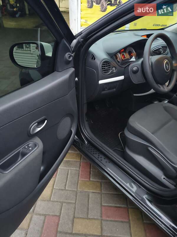 Хэтчбек Renault Clio 2011 в Днепре