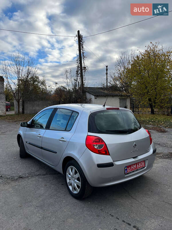 Хетчбек Renault Clio 2006 в Хоролі