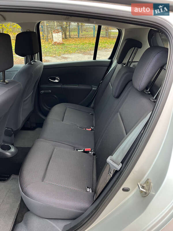 Хетчбек Renault Clio 2006 в Хоролі