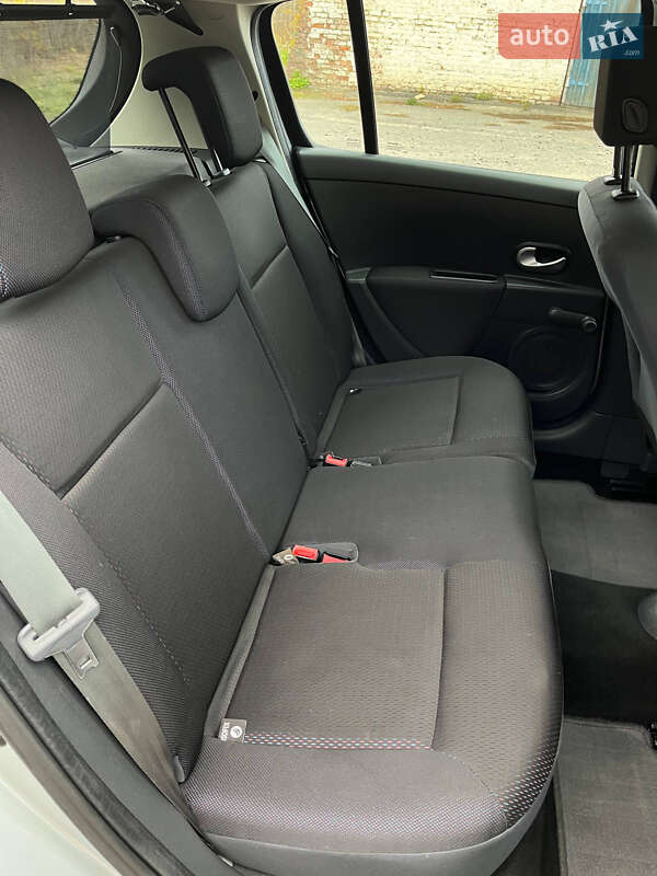 Хетчбек Renault Clio 2006 в Хоролі