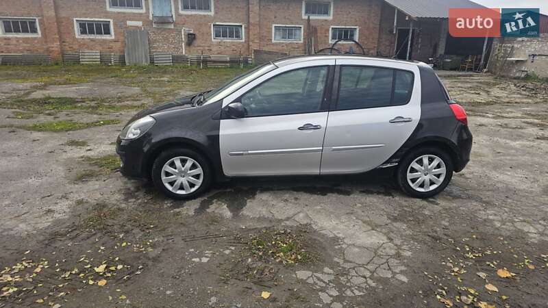 Хетчбек Renault Clio 2009 в Дерно