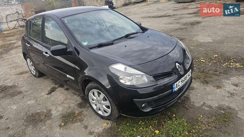 Хетчбек Renault Clio 2009 в Дерно