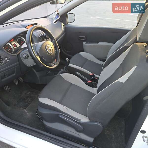 Хетчбек Renault Clio 2011 в Дніпрі