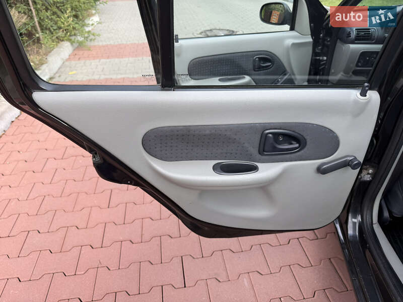 Седан Renault Clio 2006 в Белой Церкви