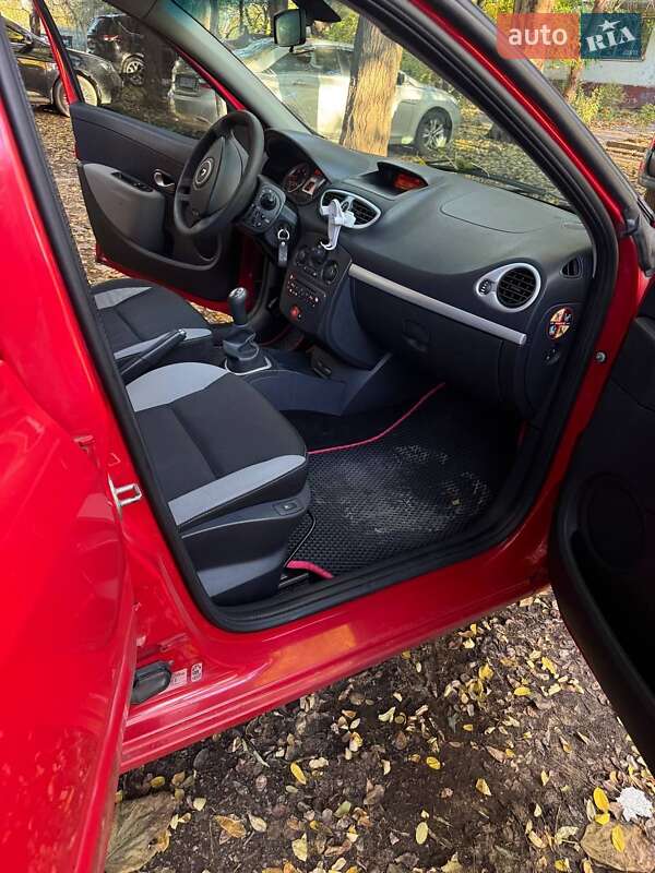 Хэтчбек Renault Clio 2012 в Запорожье