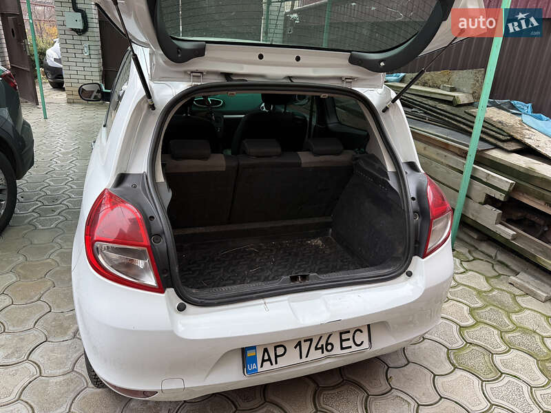 Хетчбек Renault Clio 2010 в Запоріжжі