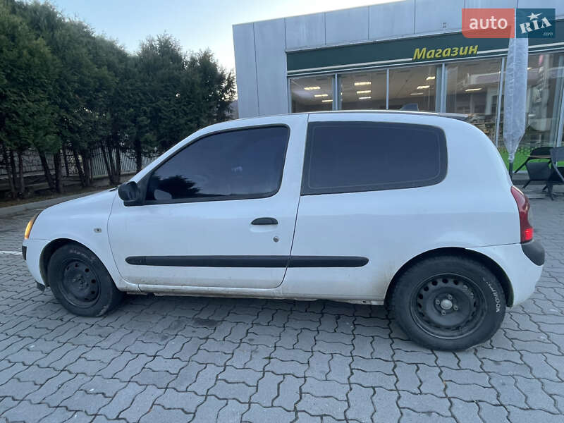 Хэтчбек Renault Clio 2003 в Стрые