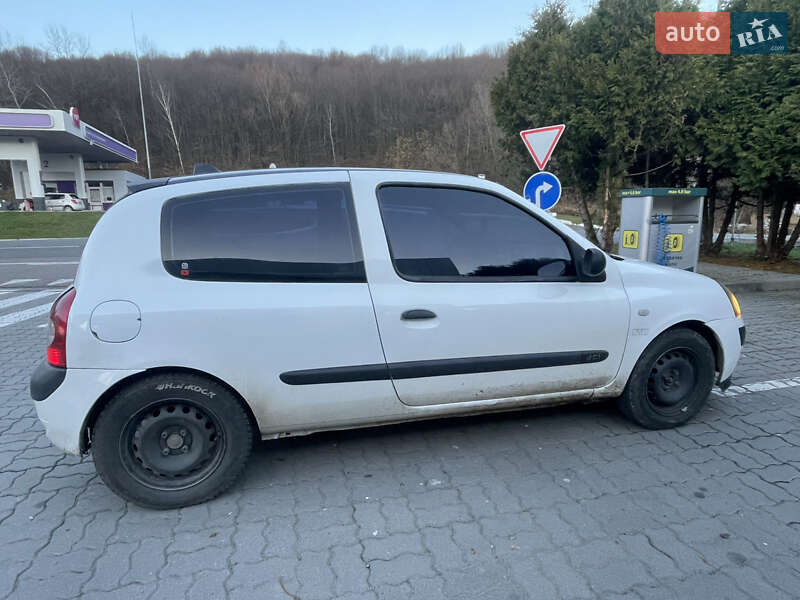 Хэтчбек Renault Clio 2003 в Стрые
