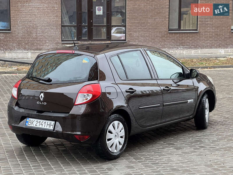 Хэтчбек Renault Clio 2011 в Нетешине фото 3 Хэтчбек Renault Clio 2011 в Нетешине