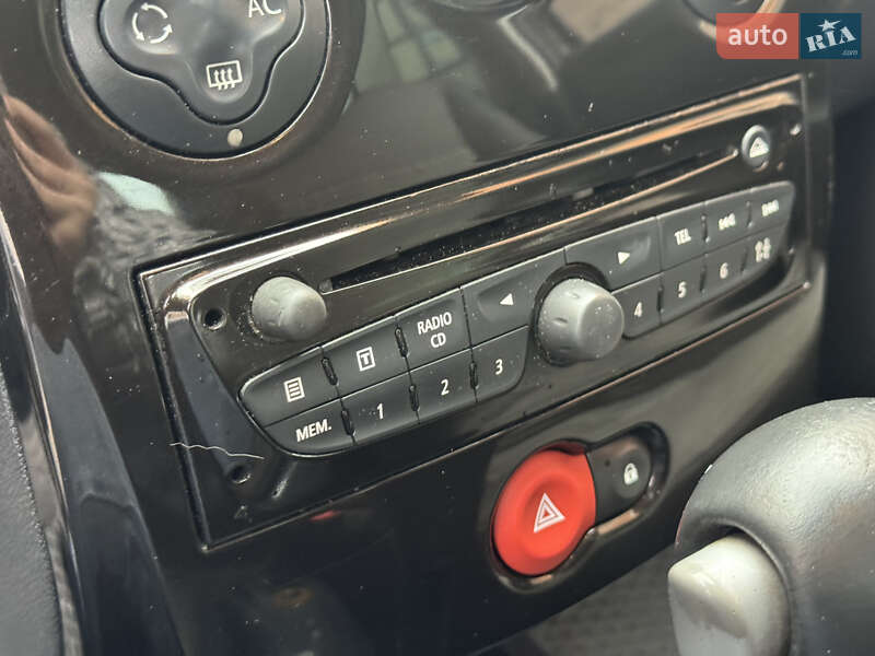 Хэтчбек Renault Clio 2011 в Нетешине фото 24 Хэтчбек Renault Clio 2011 в Нетешине