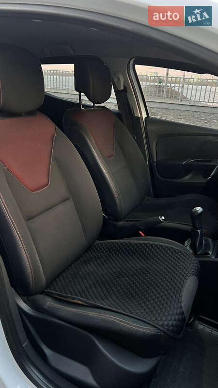 Хетчбек Renault Clio 2016 в Дніпрі