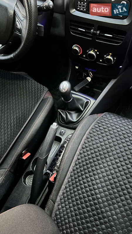 Хетчбек Renault Clio 2016 в Дніпрі