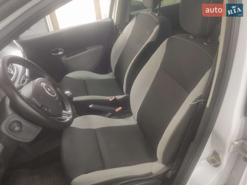 Хэтчбек Renault Clio 2012 в Дубно