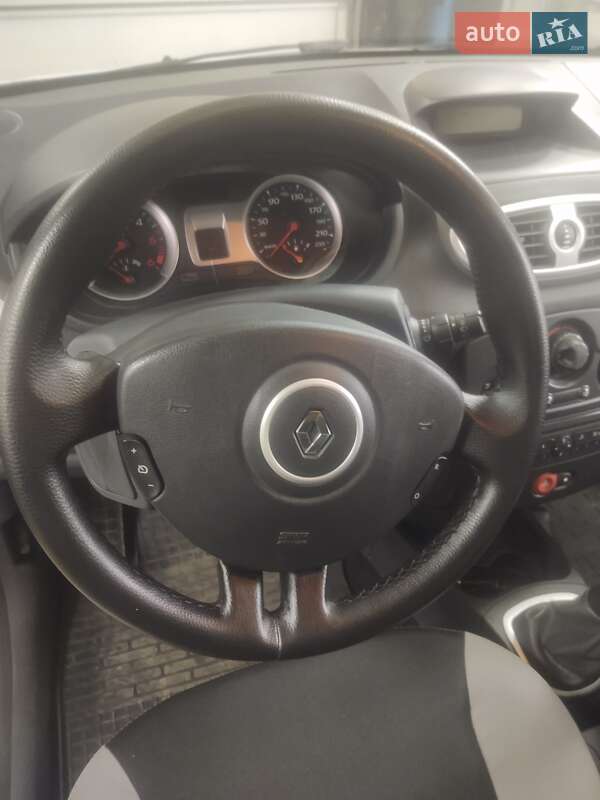 Хэтчбек Renault Clio 2012 в Дубно