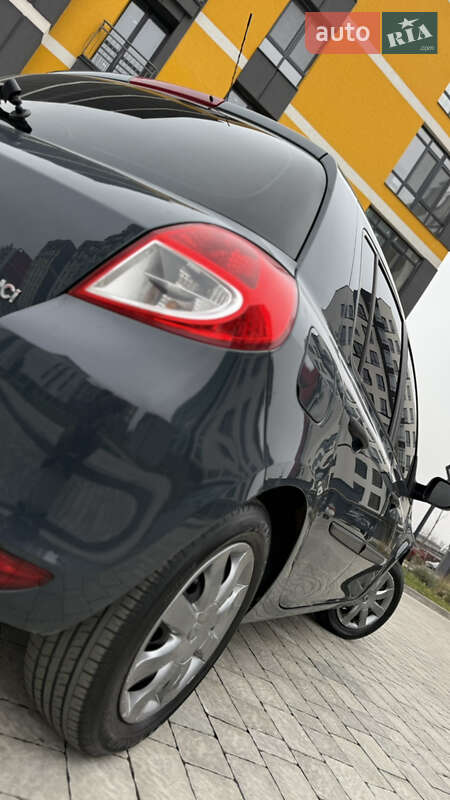 Хэтчбек Renault Clio 2012 в Ивано-Франковске