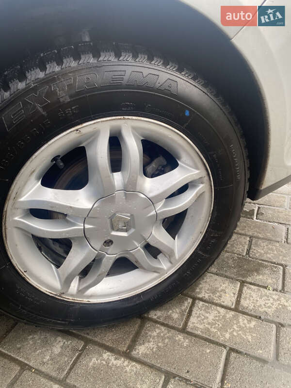 Хетчбек Renault Clio 2006 в Мукачевому