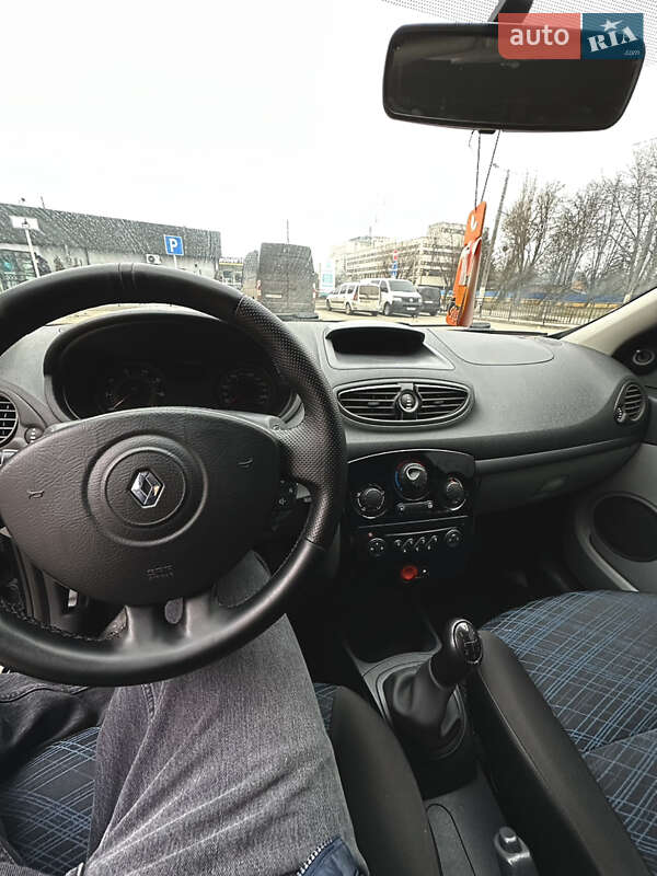 Хэтчбек Renault Clio 2006 в Житомире