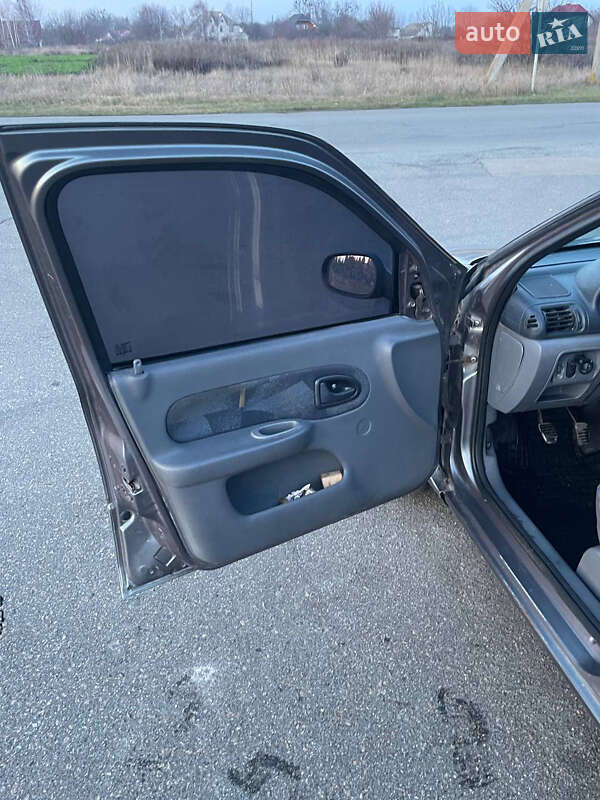 Хэтчбек Renault Clio 2001 в Яготине