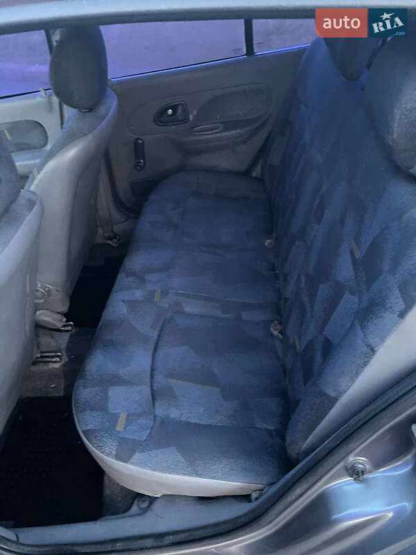 Хэтчбек Renault Clio 2001 в Яготине