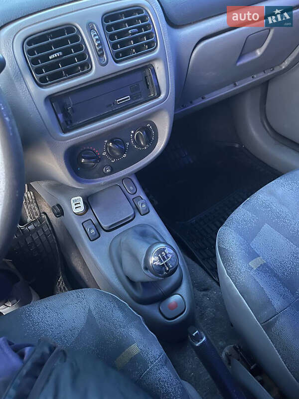 Хэтчбек Renault Clio 2001 в Яготине