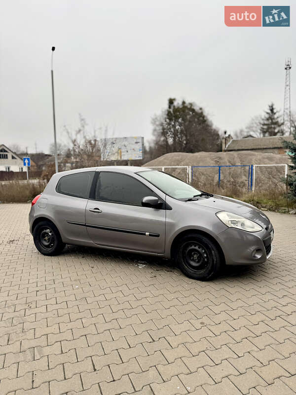 Хэтчбек Renault Clio 2011 в Гайсине