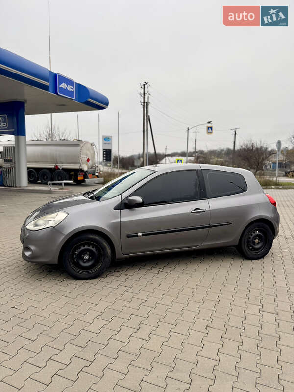 Хэтчбек Renault Clio 2011 в Гайсине