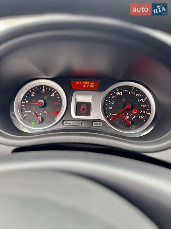 Хэтчбек Renault Clio 2011 в Гайсине