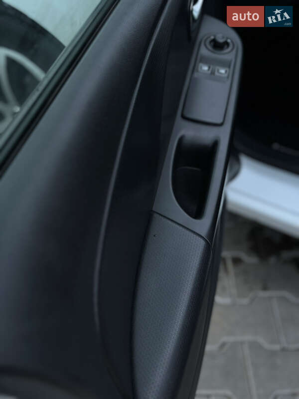 Хэтчбек Renault Clio 2016 в Черновцах