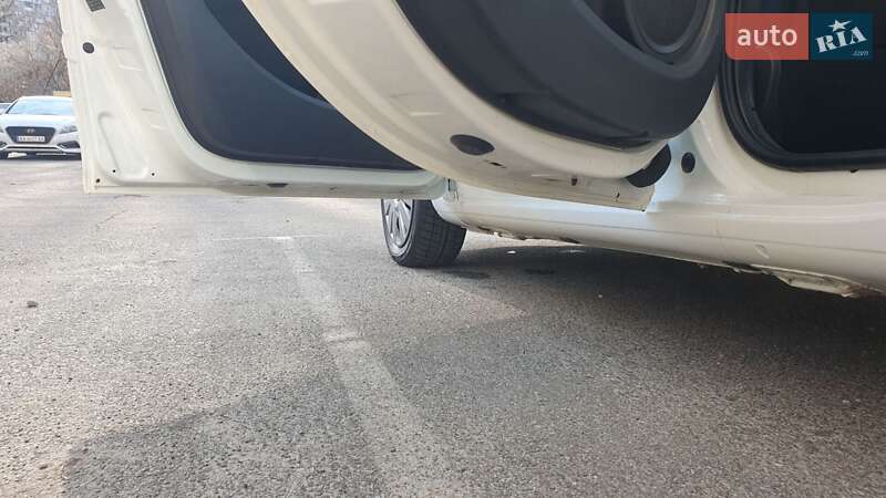 Хэтчбек Renault Clio 2012 в Киеве фото 4 Хэтчбек Renault Clio 2012 в Киеве