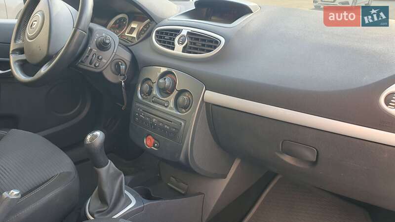 Хэтчбек Renault Clio 2012 в Киеве фото 13 Хэтчбек Renault Clio 2012 в Киеве