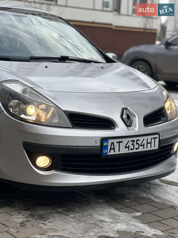 Хэтчбек Renault Clio 2006 в Коломые
