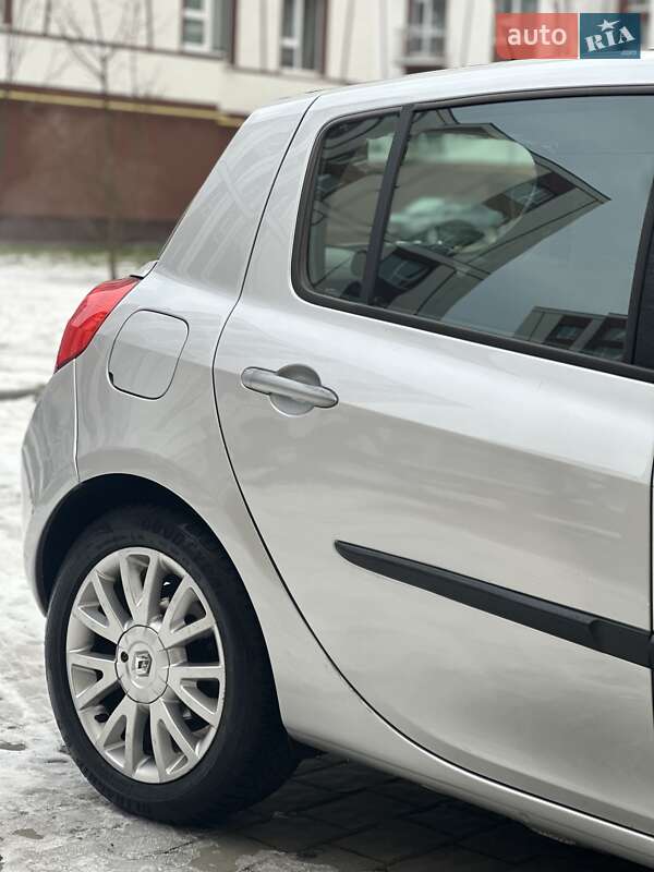 Хэтчбек Renault Clio 2006 в Коломые