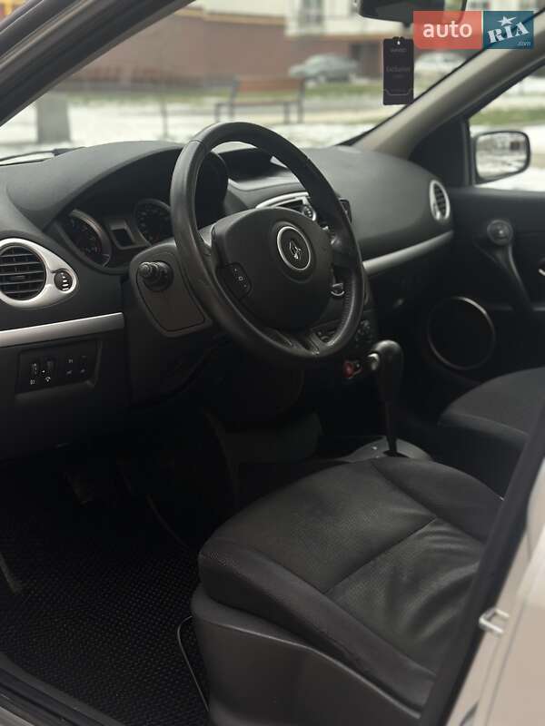 Хэтчбек Renault Clio 2006 в Коломые
