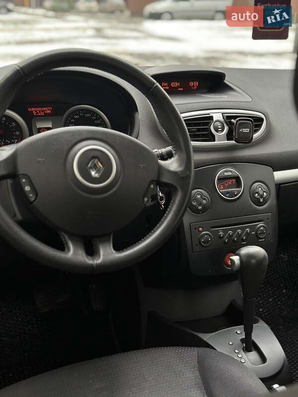Хэтчбек Renault Clio 2006 в Коломые