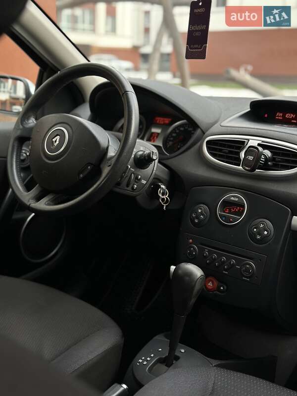 Хэтчбек Renault Clio 2006 в Коломые