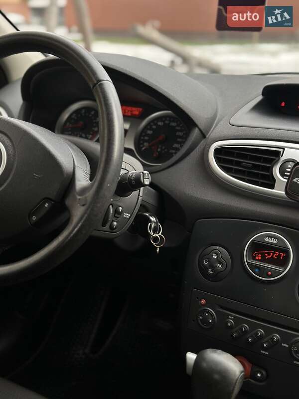 Хэтчбек Renault Clio 2006 в Коломые