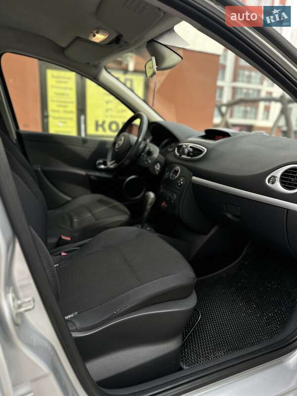 Хэтчбек Renault Clio 2006 в Коломые