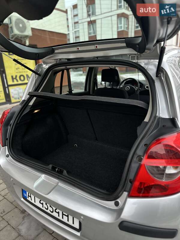 Хэтчбек Renault Clio 2006 в Коломые