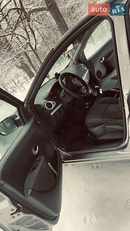 Хэтчбек Renault Clio 2009 в Александрие