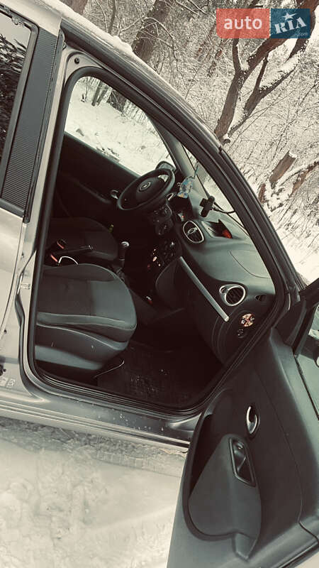 Хэтчбек Renault Clio 2009 в Александрие